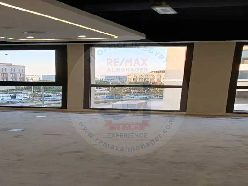 إطلالة مميزة لمساحة مكتب للايجار في ميفيدا القاهرة الجديدة.