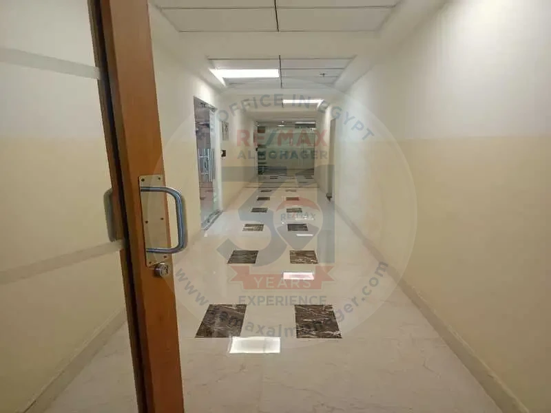 مكتب للايجار في التسعين الجنوبي التجمع الخامس198م