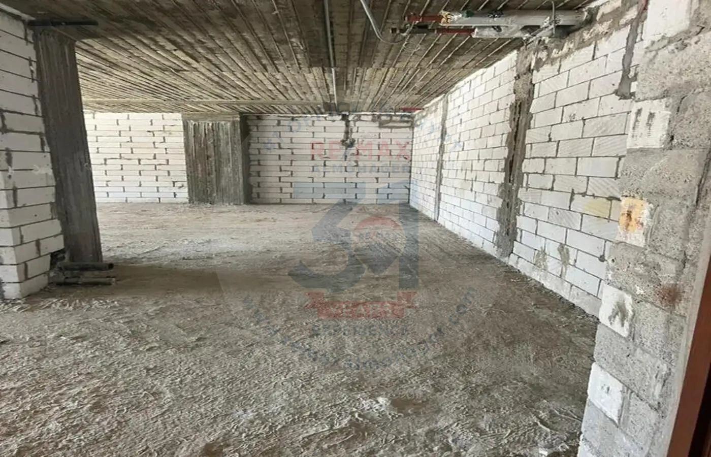 Floor facilities for a fully equipped office in Mivida Park