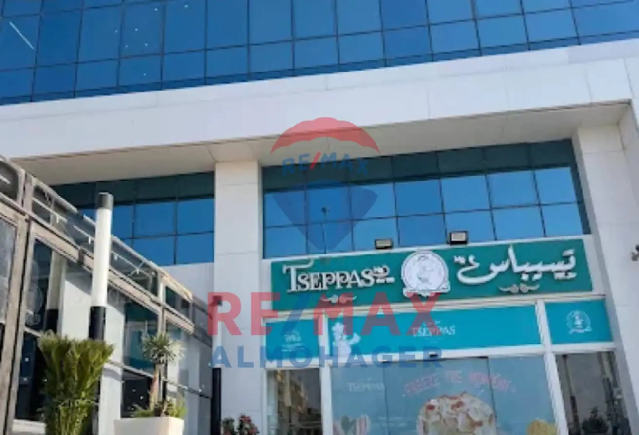 مكتب إداري للبيع في تريفيوم سكوير فوق منطقة تجارية حيوية.