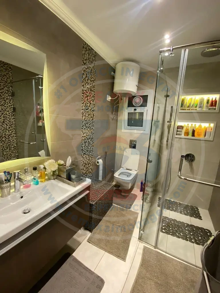 Palace for sale in Beverly Hills Compound, El Shorouk, 1150 m
