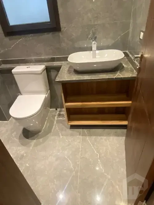 Penthouse for Rent in Eastown – Prime View of Jacaranda Garden