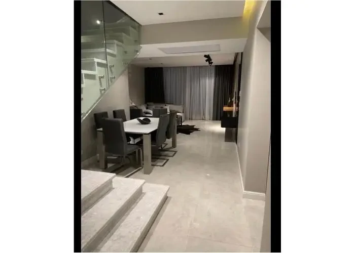 Furnished Penthouse In Mid Town