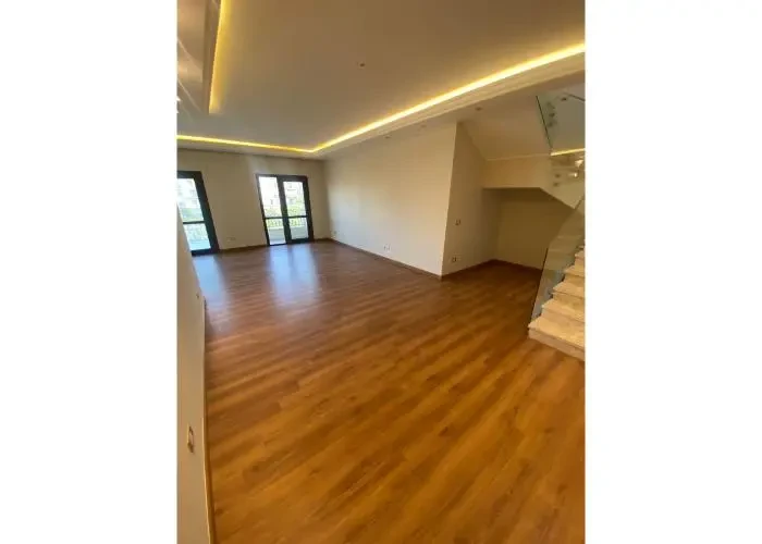 Penthouse Forrent In East Town