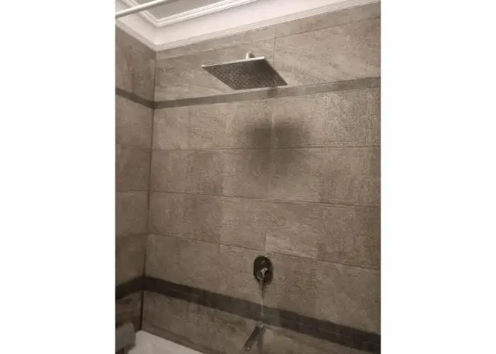 Penthouse for sale in Mountain View Hyde Park Fifth shower area