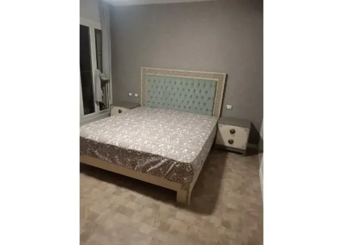 غرف نوم واسعة ومفروشة في بنتهاوس للبيع في ماونتن فيو هايد بارك.