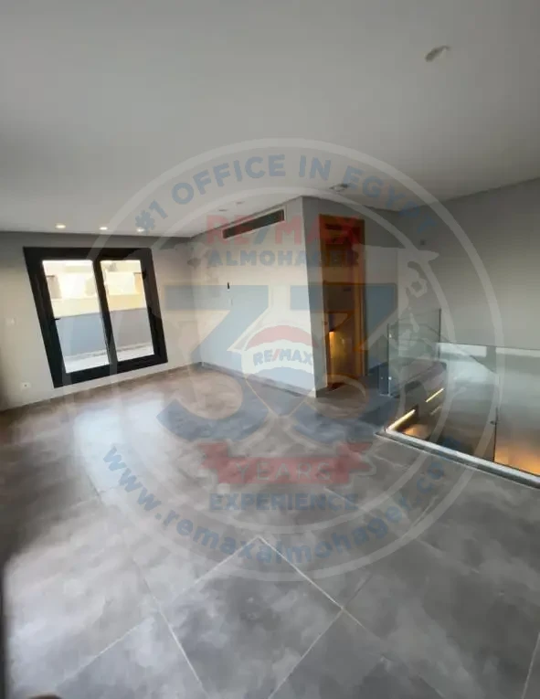 Penthouse for sale in Trio Gardens Compound 160m