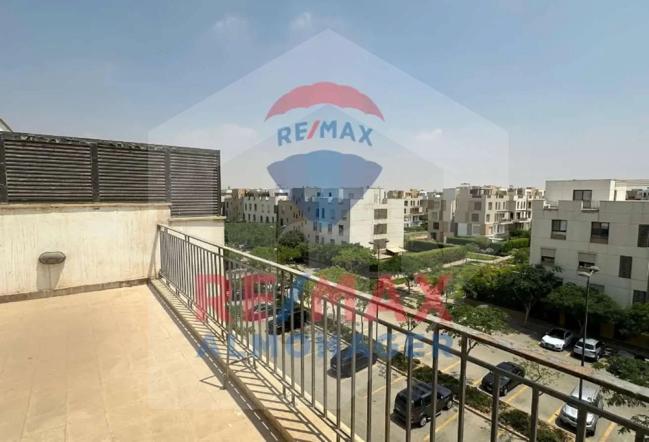 West Town Penthouse: Prime Location with Direct Sodic Strip Views