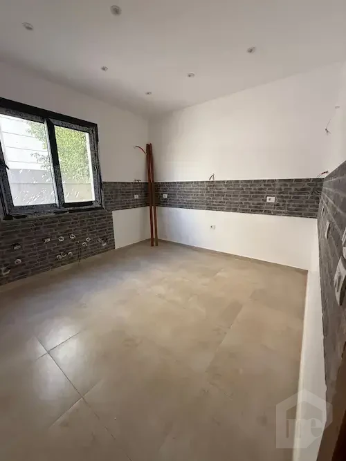 Semi-Furnished Quatro with Porcelain & HDF Flooring
