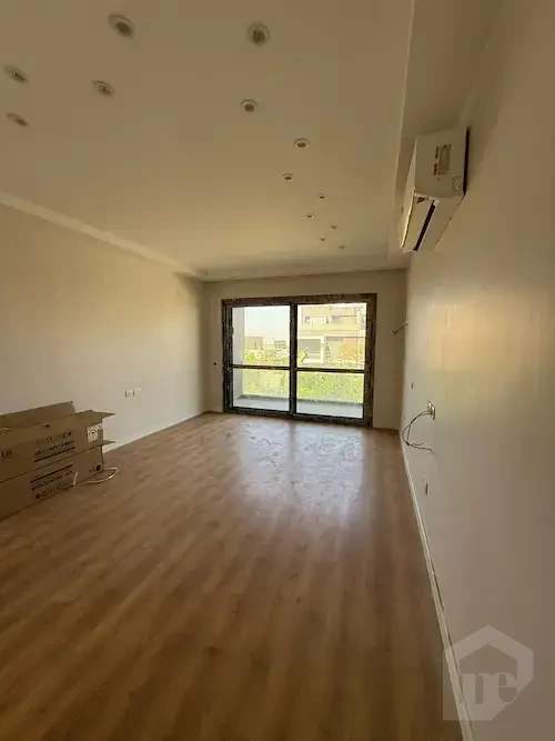 Semi-Furnished Quatro with Porcelain & HDF Flooring