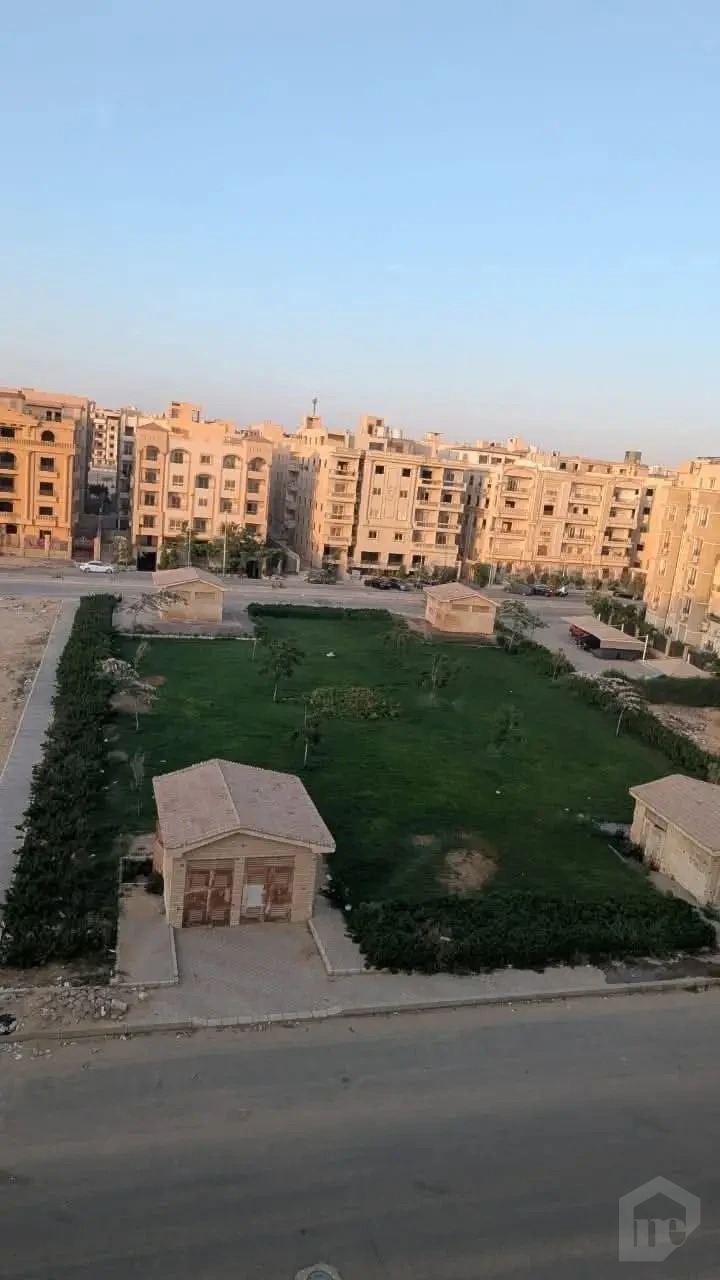 Roof for sale in South Lotus with garden view