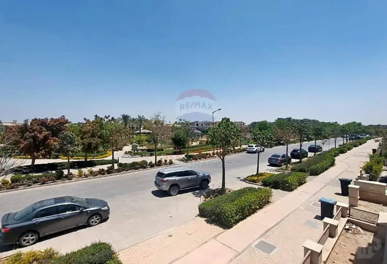 فيلا حصرية للبيع في المنطقة الأولى – مُؤثثة بالكامل