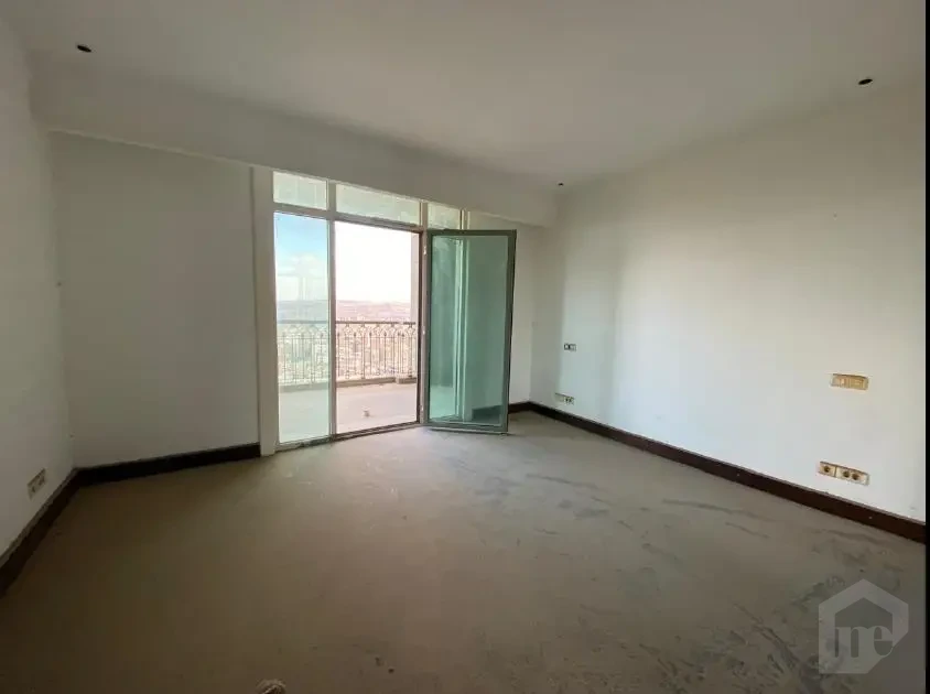 Hotel apartment for sale in Four Seasons Nile Plaza balcony