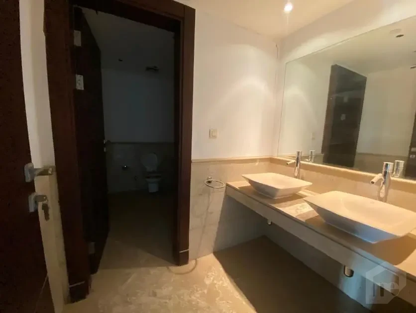 Hotel apartment for sale in Four Seasons Nile Plaza luxury bath