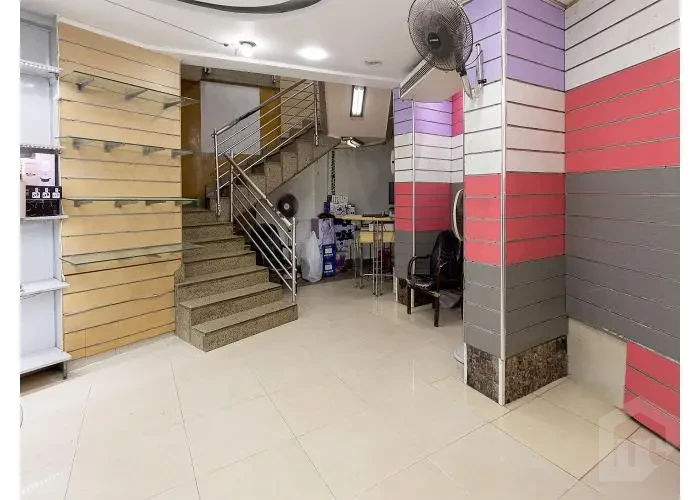 محل للبيع