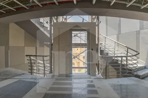 محل للبيع في مول إيليت، مساحة  68 متر