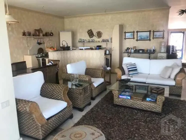فيلا للبيع بالقرب من بورتو السخنة