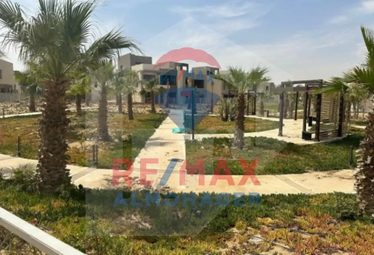 Elegant Villa for Sale - The Crown Palm Hills, 6th October
