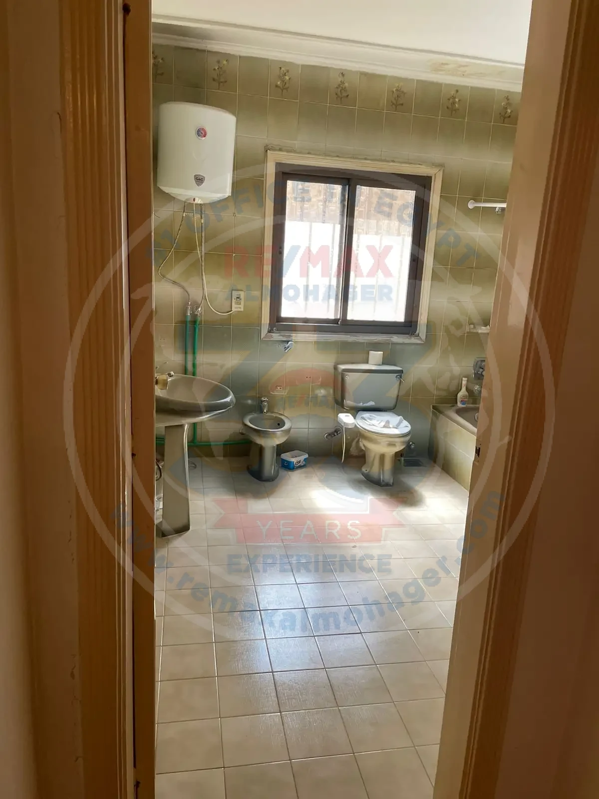Villa for rent in Nasr City, semi-furnished, in a prime location