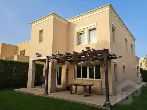 فيلا للبيع في ميفيدا التجمع الخامس بواجهة خارجية