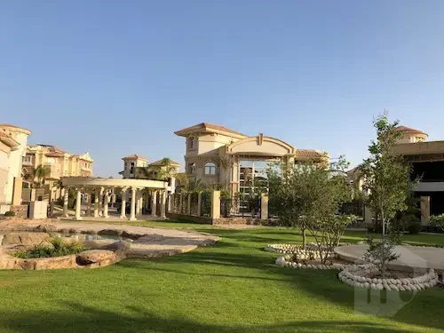 فيلا مستقلة للبيع في رويال لاجون – القاهرة الجديدة