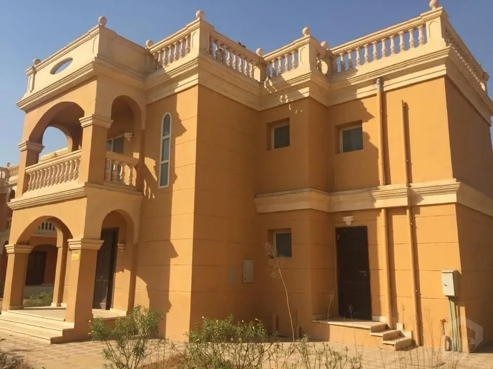 فيلا للبيع أو البدل في ستيلا مصر الجديدة