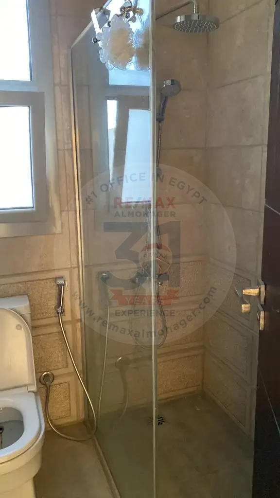 استديو للبيع فى القاهرة الجديدة فى كمبوند فيلدج جيت 88م مفروش فيو مميز