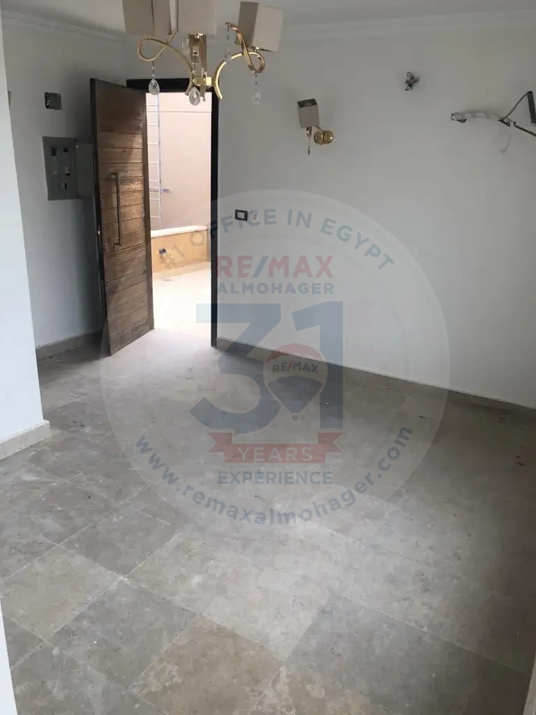 Studio With roof For Rent In Fifth Square