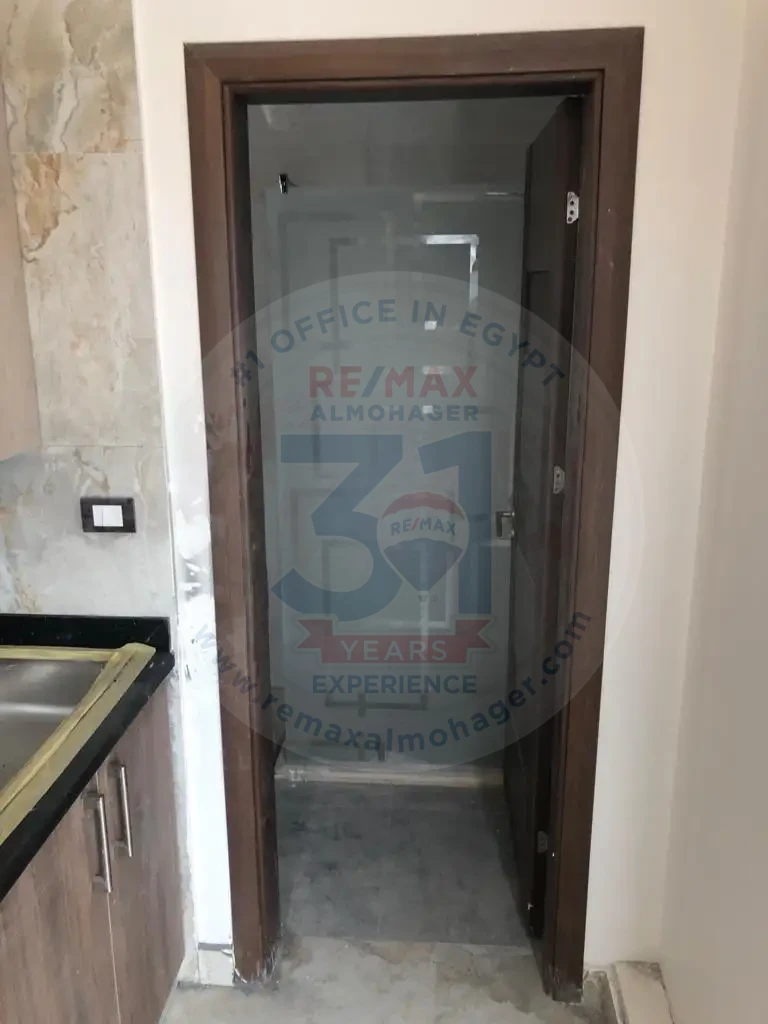 Studio with a roof semi furnished in Fifth Square