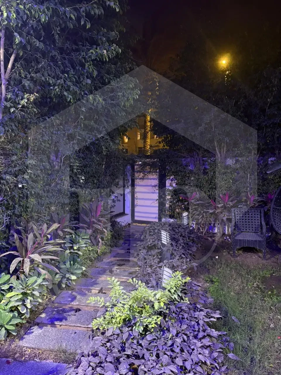 Townhouse for sale in Hyde Park compound private garden with distinctive night lighting