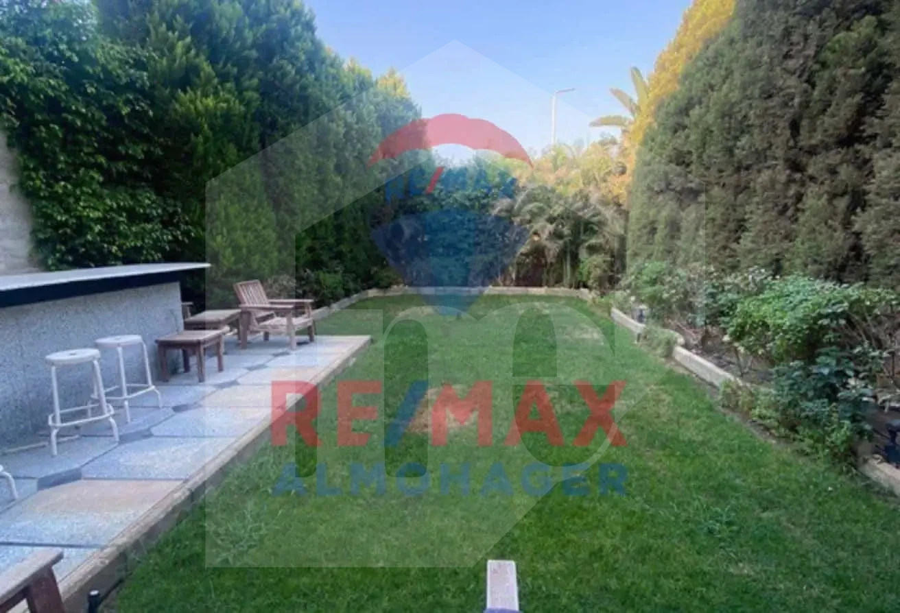 Corner townhouse in Palm Hills for sale