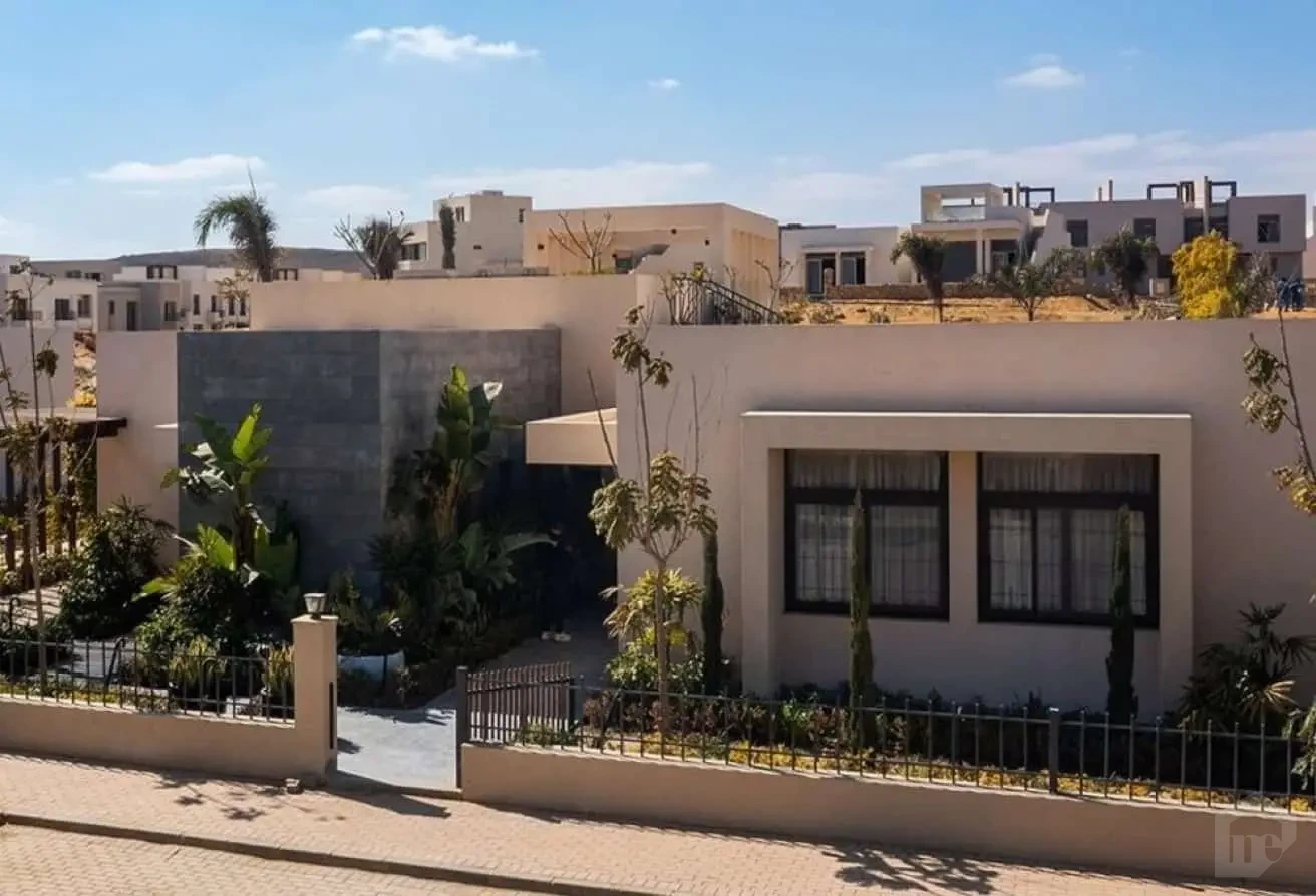 Golden Opportunity: Townhouse for Sale in O West