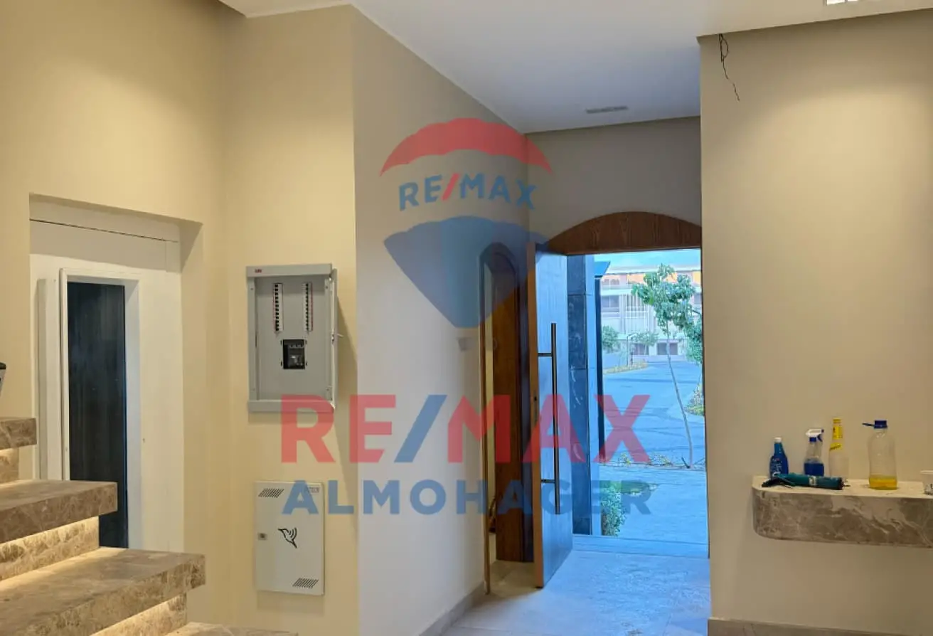 Townhouse in Joulz with open views overlooking both the landscape and lake.