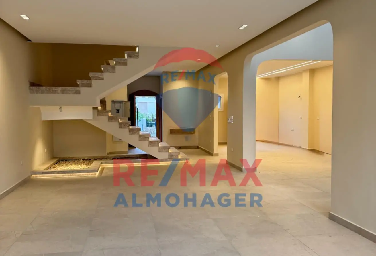 Townhouse in Joulz with open views overlooking both the landscape and lake.