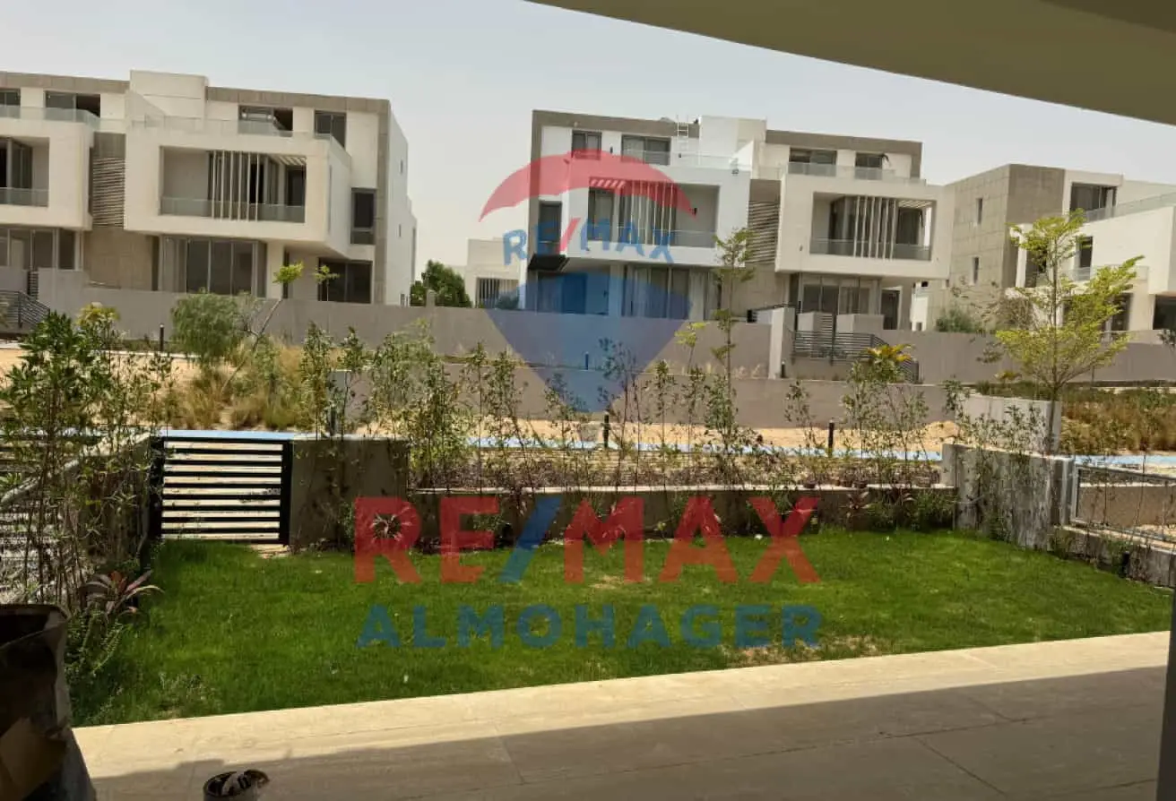 Townhouse in Joulz with open views overlooking both the landscape and lake.