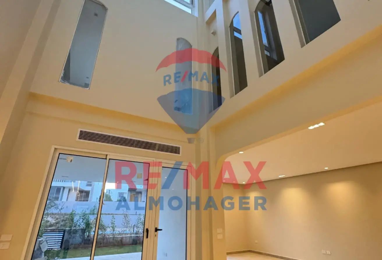 Townhouse in Joulz with open views overlooking both the landscape and lake.