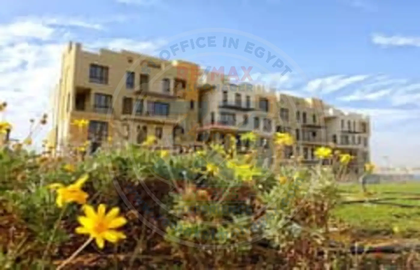 Triplex for sale in Eastown Fifth Settlement landscape