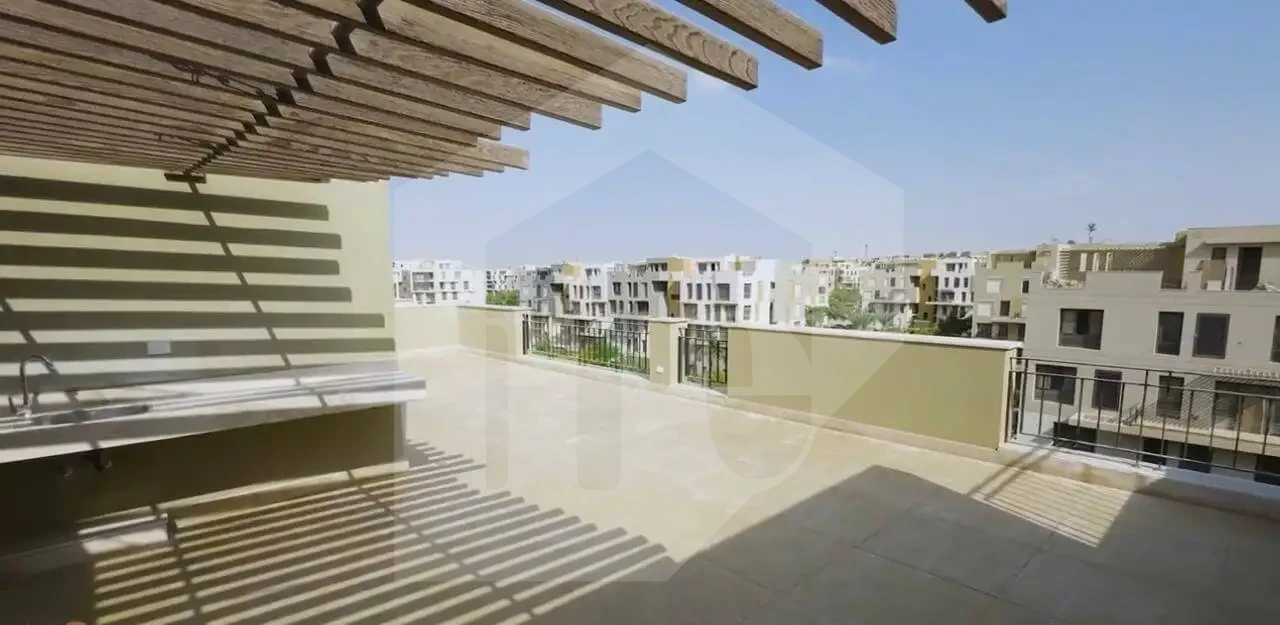 Triplex for rent in the Fifth Settlement 314m + roof 78m