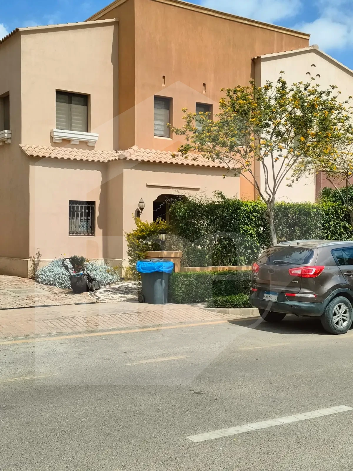 Twin house in Mivida for rent