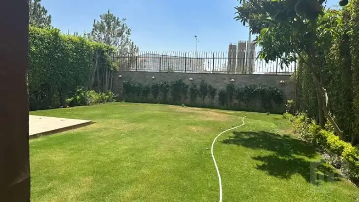 فيلا للايجار 360متر داخل كمبوند ميفيدا