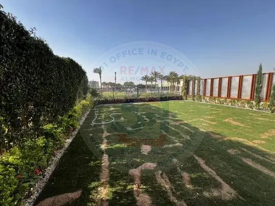 Twin house for rent in Uptown New Cairo, 320m