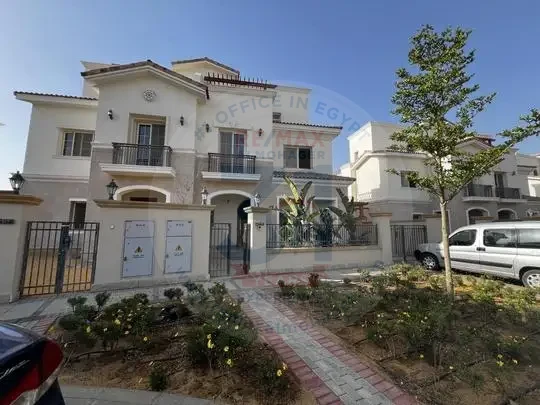 Twin house for rent in Uptown New Cairo, 320m