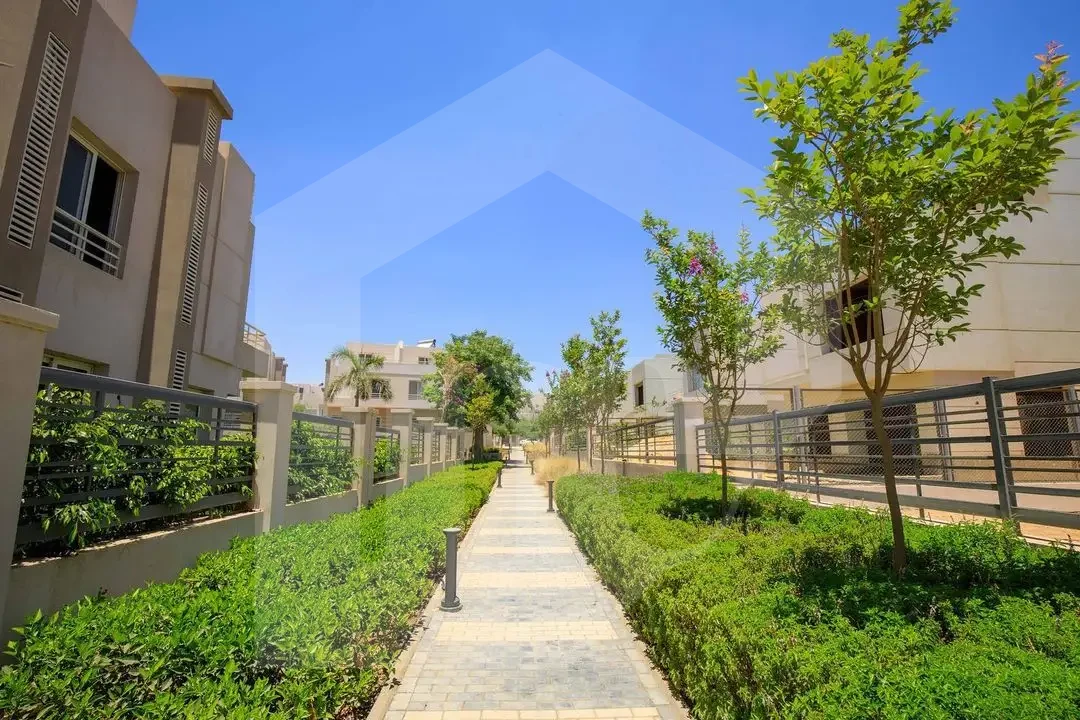 توين هاوس للبيع فى كمبوند أتريو الشيخ زايد 3 نوم