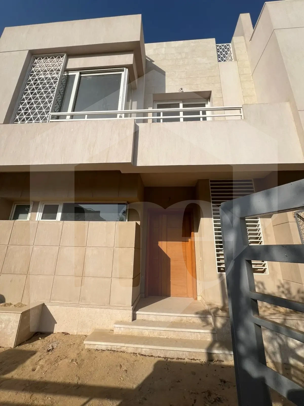 توين هاوس للبيع فى كمبوند أتريو 3 حمام