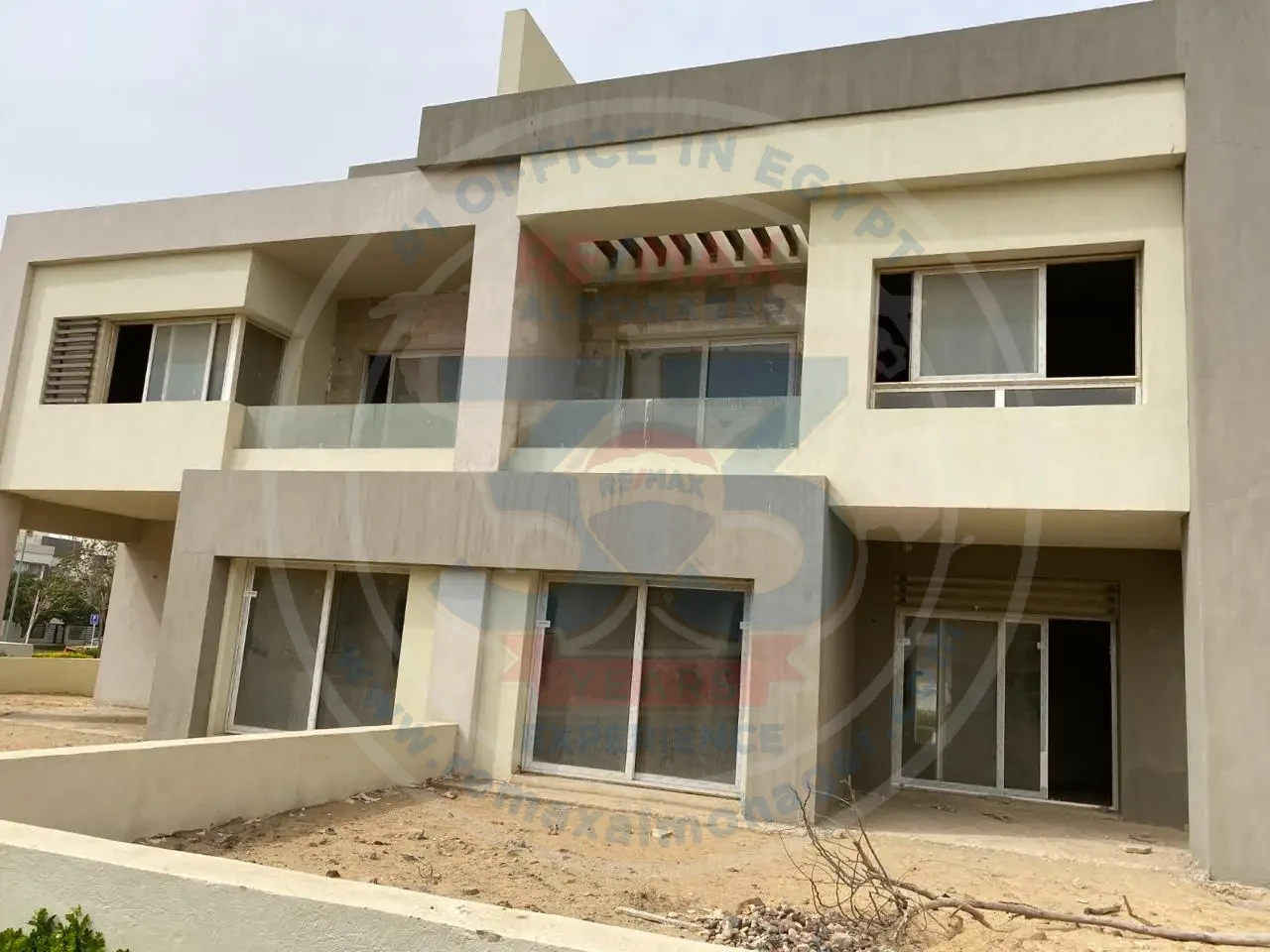 Twin house 275m for sale in Hyde Park