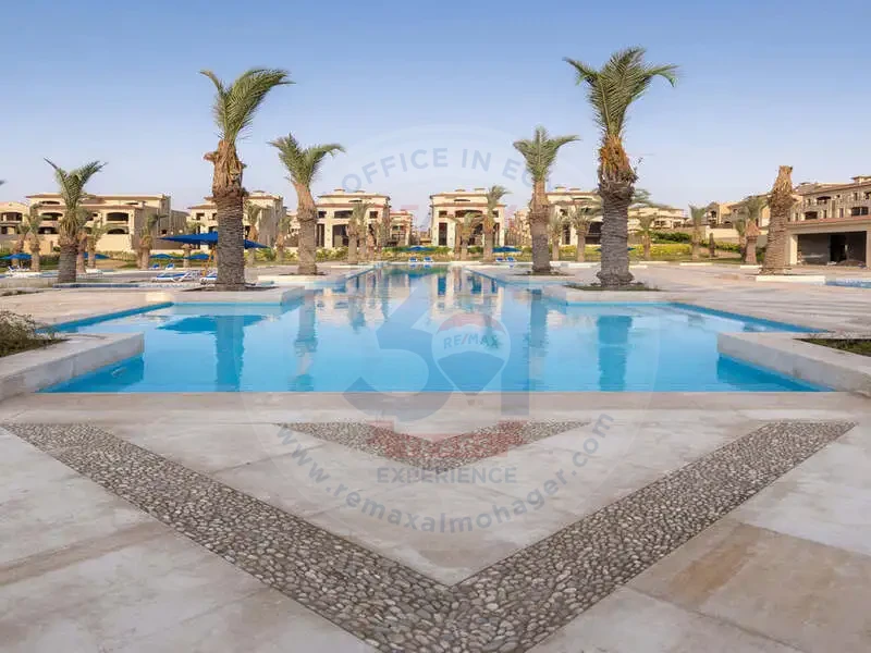 بيوت و فلل للبيع في الباتيو 5 شرق