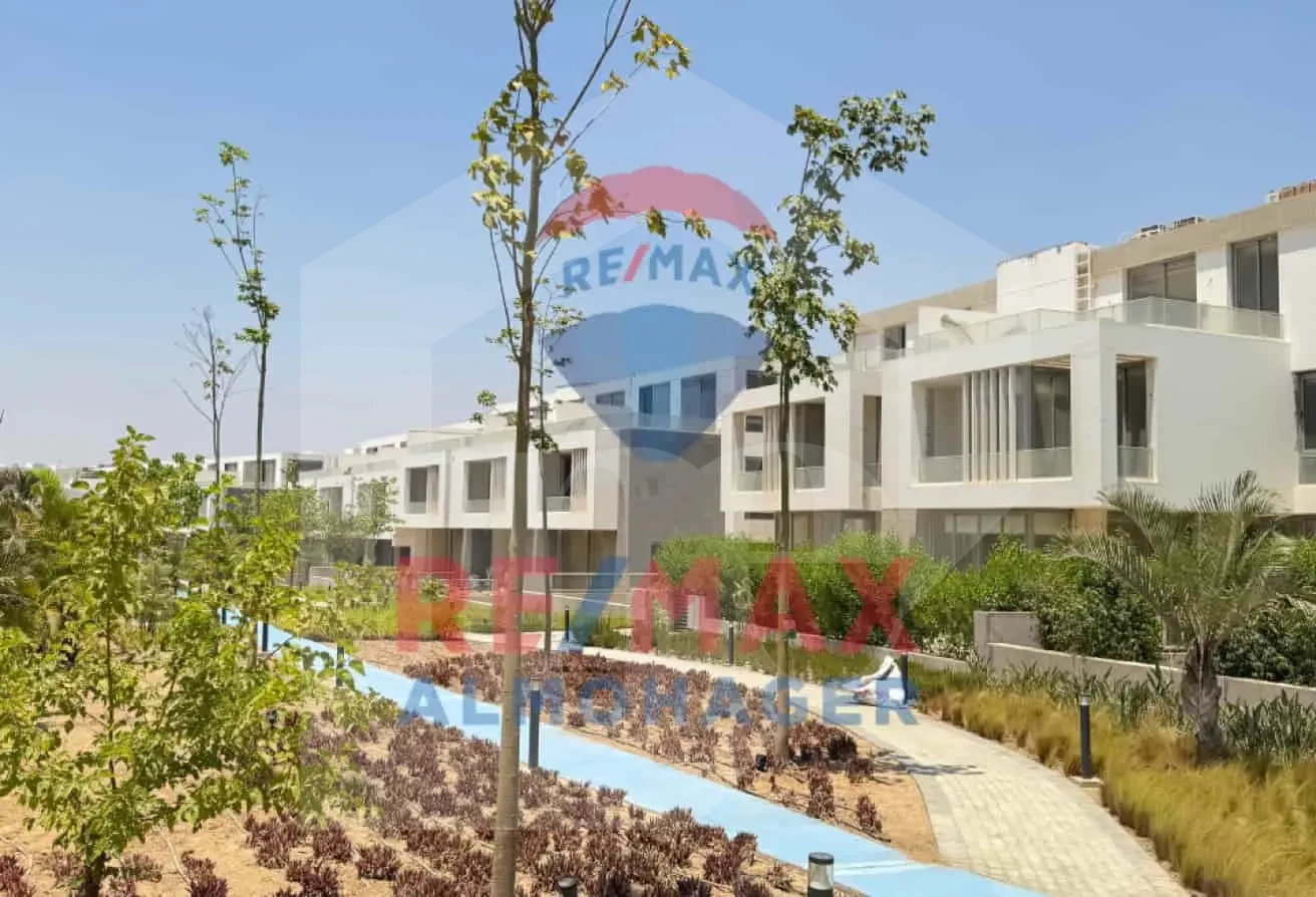 توين هاوس للبيع بإطلالة مزدوجة مفتوحة | كمبوند جولز
