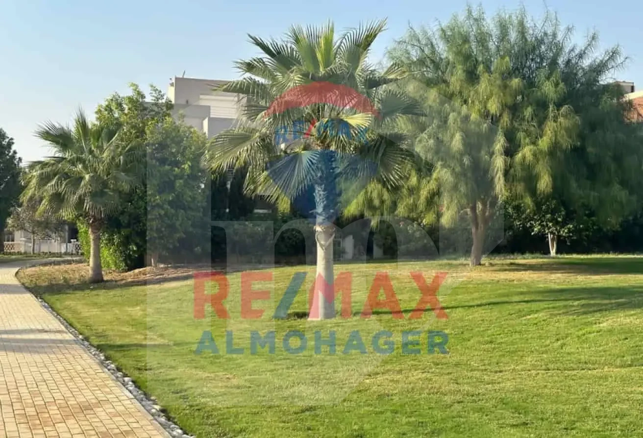 بيع حصري: فيلتان تصميم Y في جولف إكستنشن - بالم هيلز، 6 أكتوبر