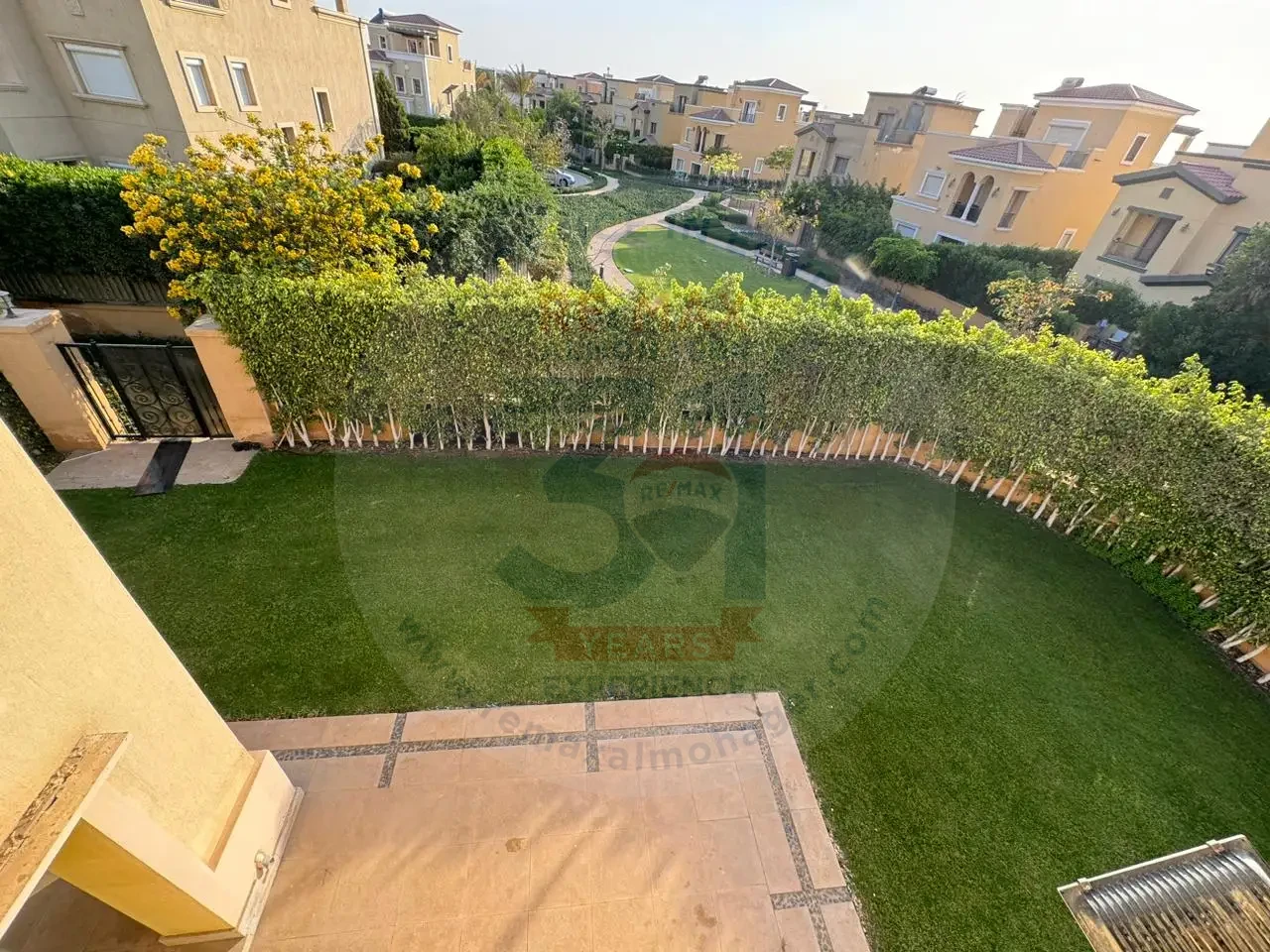 For rent, super luxury villa in Mivida, 570 square meters, in the settlement