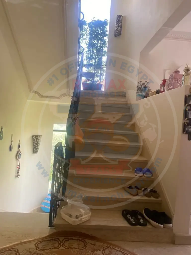 villa in rehab with garden